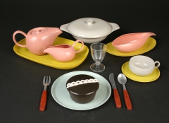 Russel Wright plastic child's American Modern with Hostess cupcake