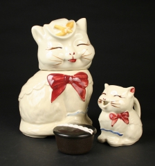 Shawnee Pottery cats with Hostess cupcake