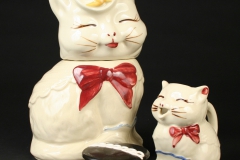 Shawnee Pottery cats with Hostess cupcake