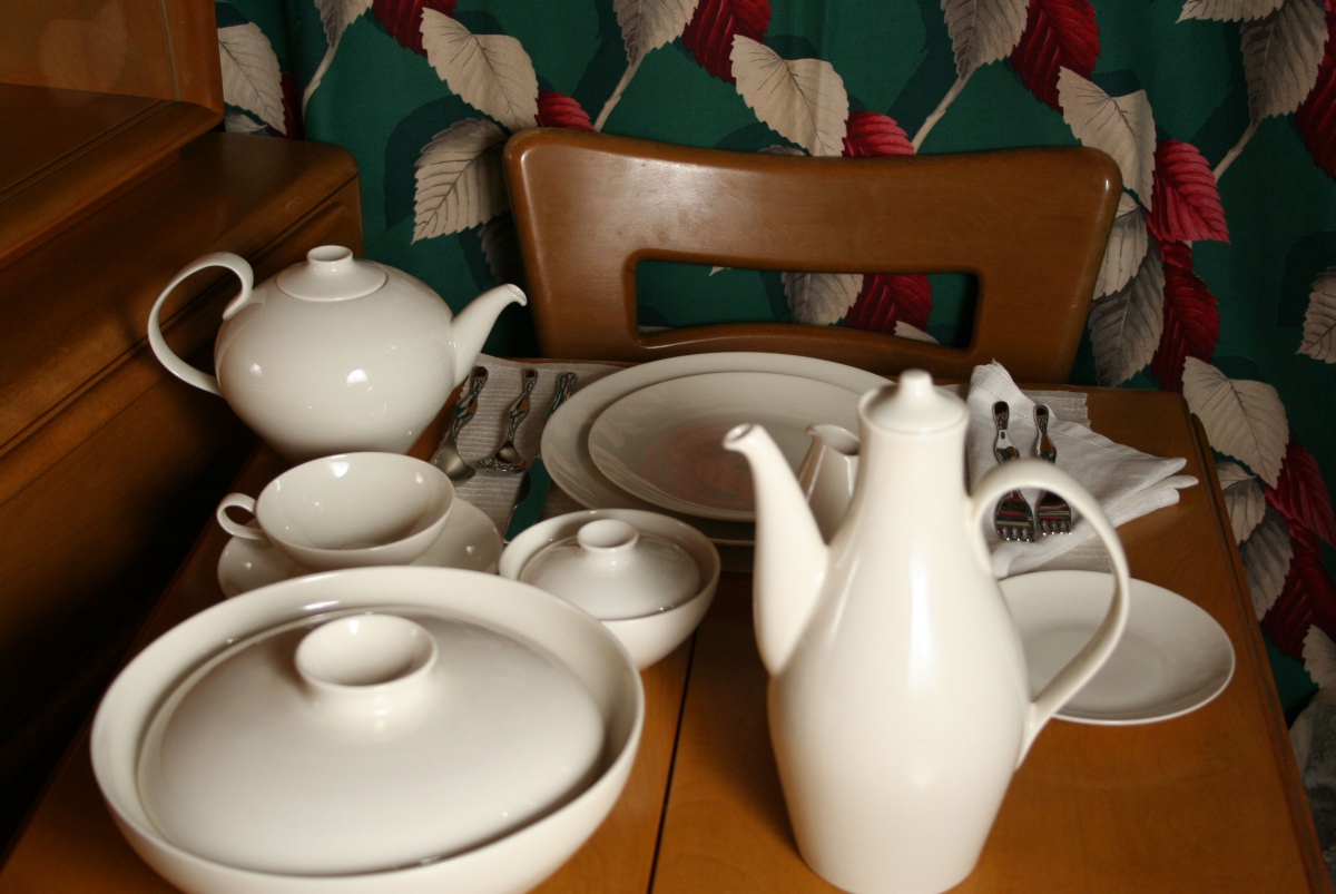 Museum White – International Museum of Dinnerware Design